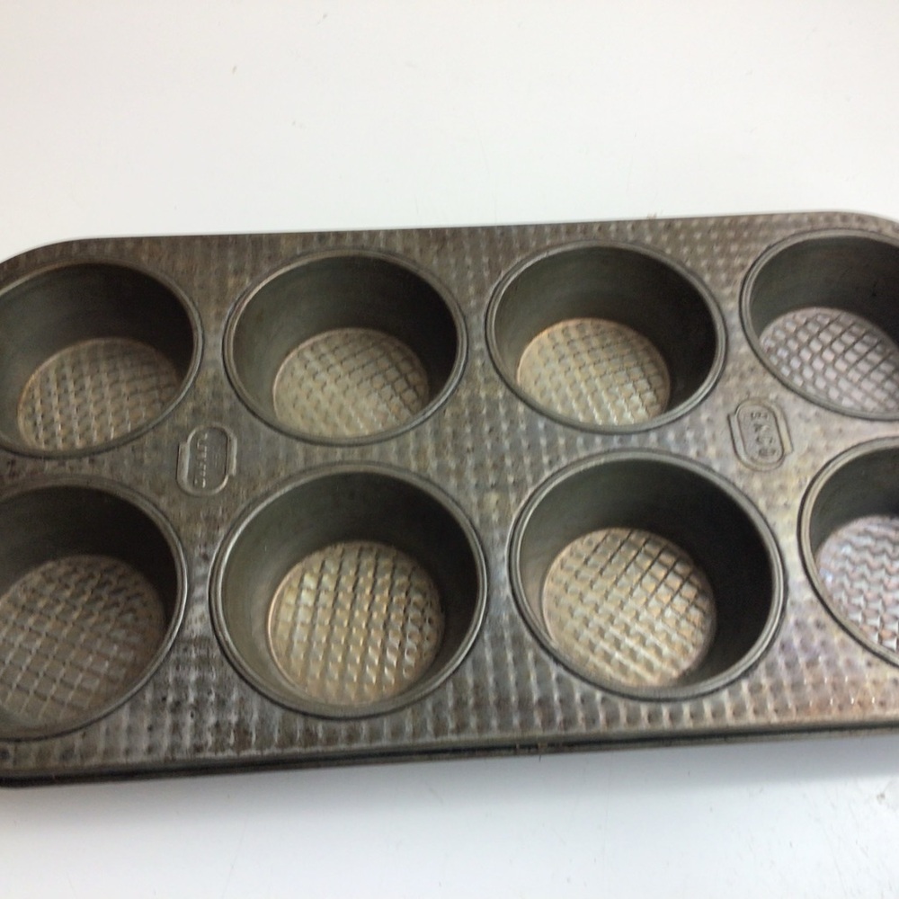 Nonstick Muffin Pan - Brown